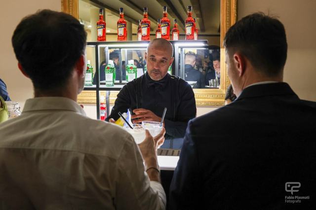 Barman e cocktail