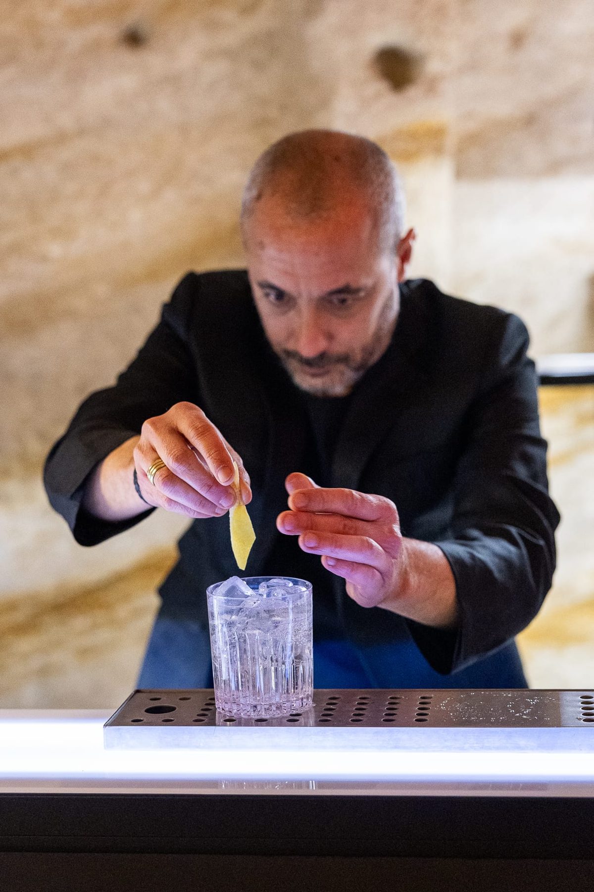 Il nostro barman al lavoro